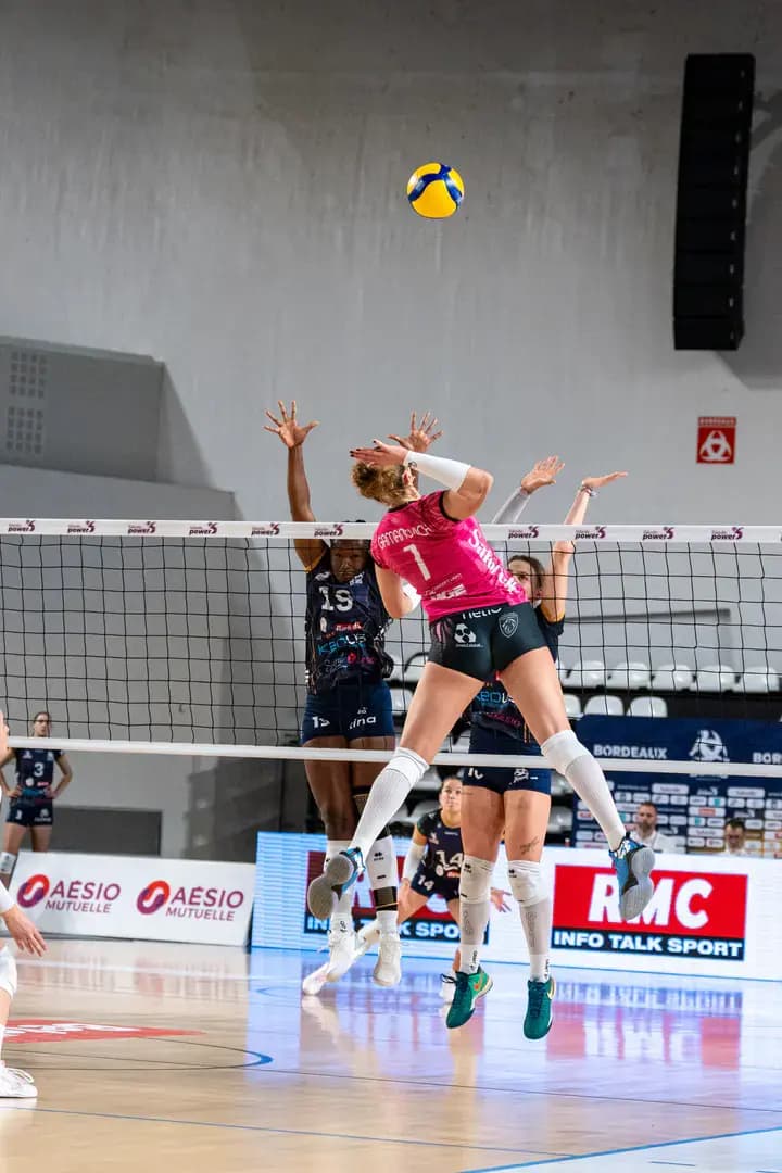 Volley Photo 24