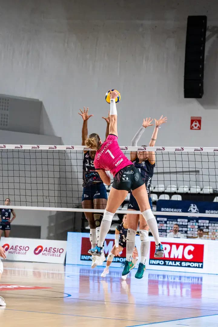 Volley Photo 25