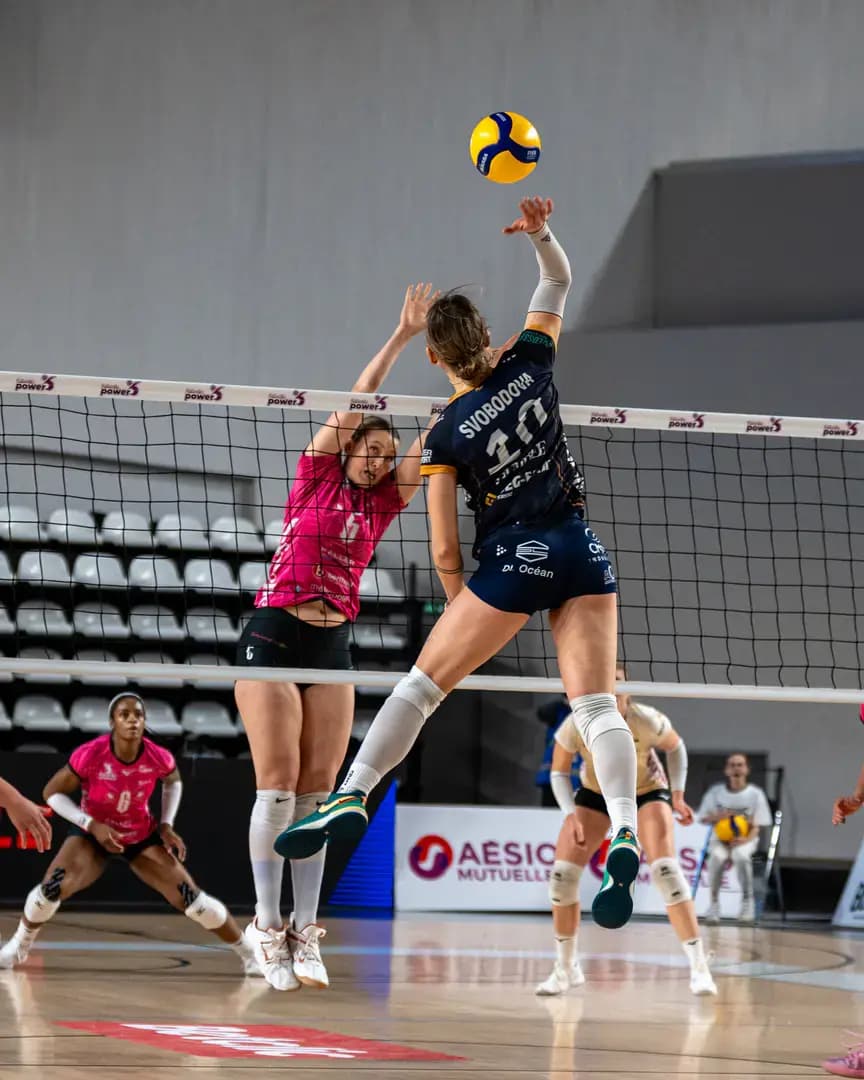 Volley Photo 57